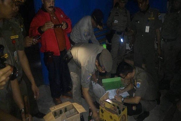 Tamu Tempat Hiburan di Kolong Tol Kalijodo Kabur Saat Dirazia
