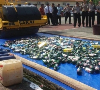 Polres Dumai Musnahkan Ratusan Botol Miras Dan Rokok Tanpa Cukai