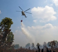 4 Heli Water Bombing Kerahkan kebakaran lahan di Kuala Kampar