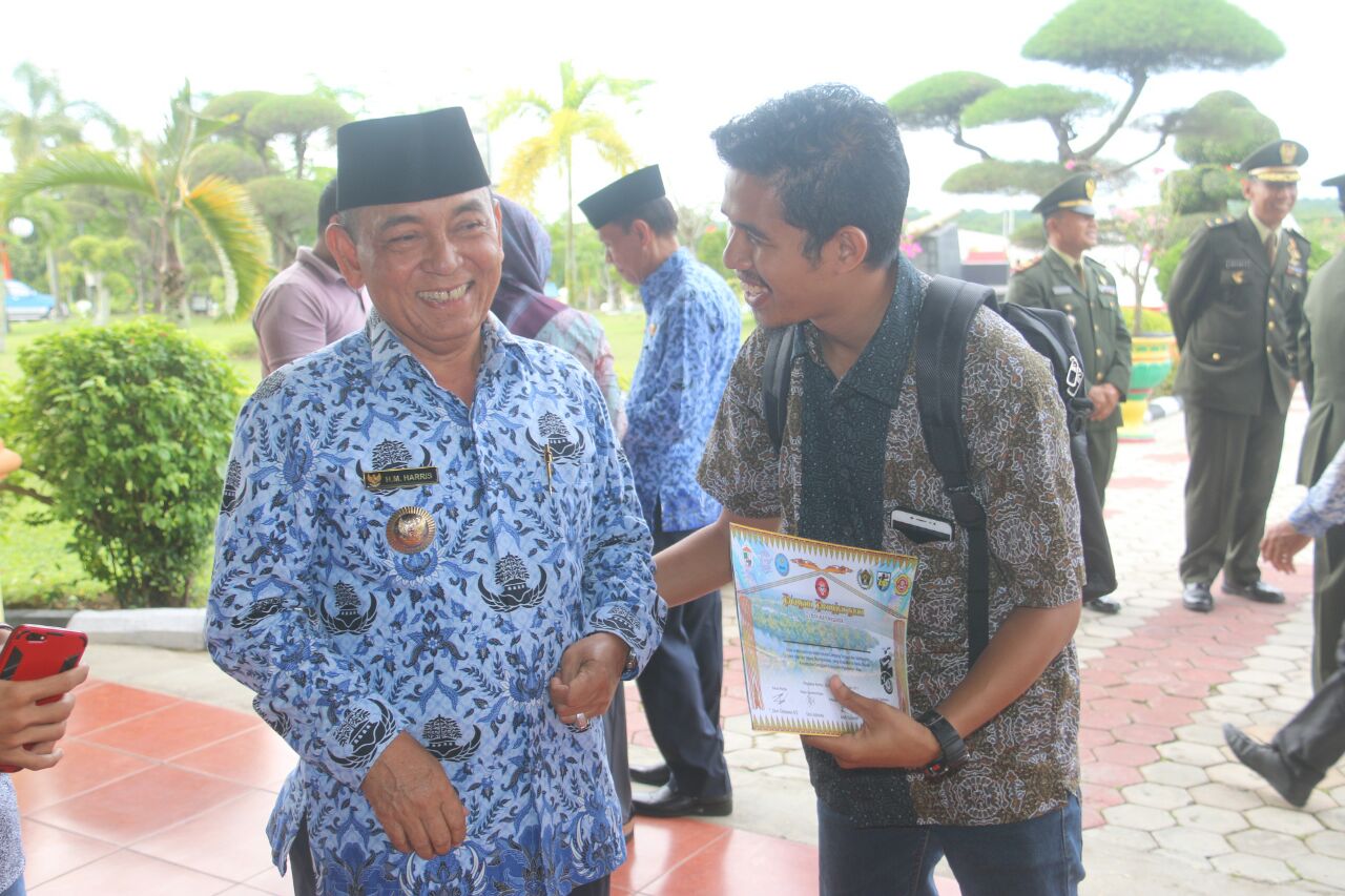 Pecinta Vespa akan gelar Camping Ground se-Nusantara di Danau Kajwid H.M. Harris (Bupati Pelalawan) dan T. Deni Setiawan Rilda, SE ( Ketua Pelaksana )