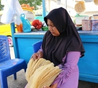 Pendapatan Pedagang Kerupuk Pekanbaru Meningkat