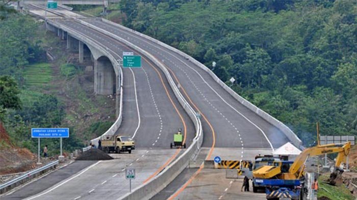 Ada apa ya ? Pengerjaan Tol Padang-Pekanbaru Dihentikan Sementara !!! Penyalainews.com | Sumber Gambar | Tribun Pekanbaru