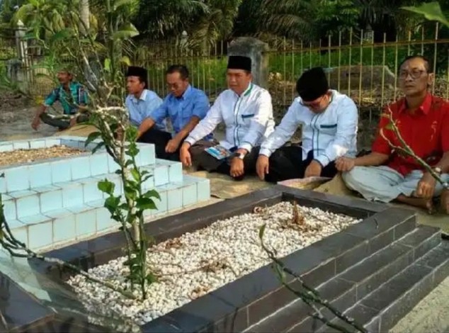 Firdaus-Rusli Berziarah ke Makam Raja Gunung Sahilan