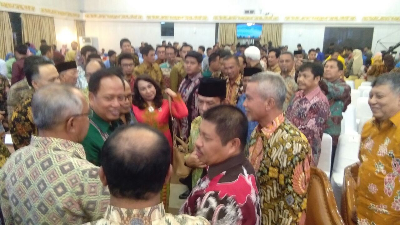 H. Said Hasyim hadiri Louncing Hakteknas ke-23 tahun 2018, Harap Sagu Jadi Makanan Internasional Wakil Bupati Kepulauan Meranti saat berbincang dengan Menteri Riset dan Teknologi Muhammad Nasir