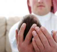 Tak Cuma Azan, Ayah Juga Penting Bacakan Ini di Telinga Bayi