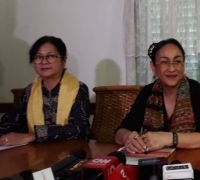 Sambil menangis, Sukmawati minta maaf pada umat Islam atas puisi 'Ibu Indonesia'