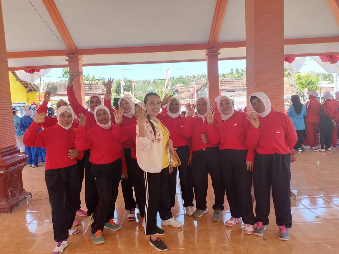 DPD Golkar Blitar Berbagi Doorprize Di Desa Sidomulyo