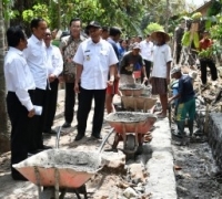 Kunjungan DIY, Presiden Jokowi Tinjau Pemanfaatan Dana Desa di Sleman