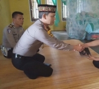 Jumat Peduli, Kapolres Pelalawan Sambangi Kediaman Lisa Penderita Tumor Sinus
