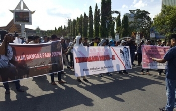  Ratusan Massa Aliansi Mahasiswa dan Pemuda Riau Dukung Nawacita Jokowi Jilid II 