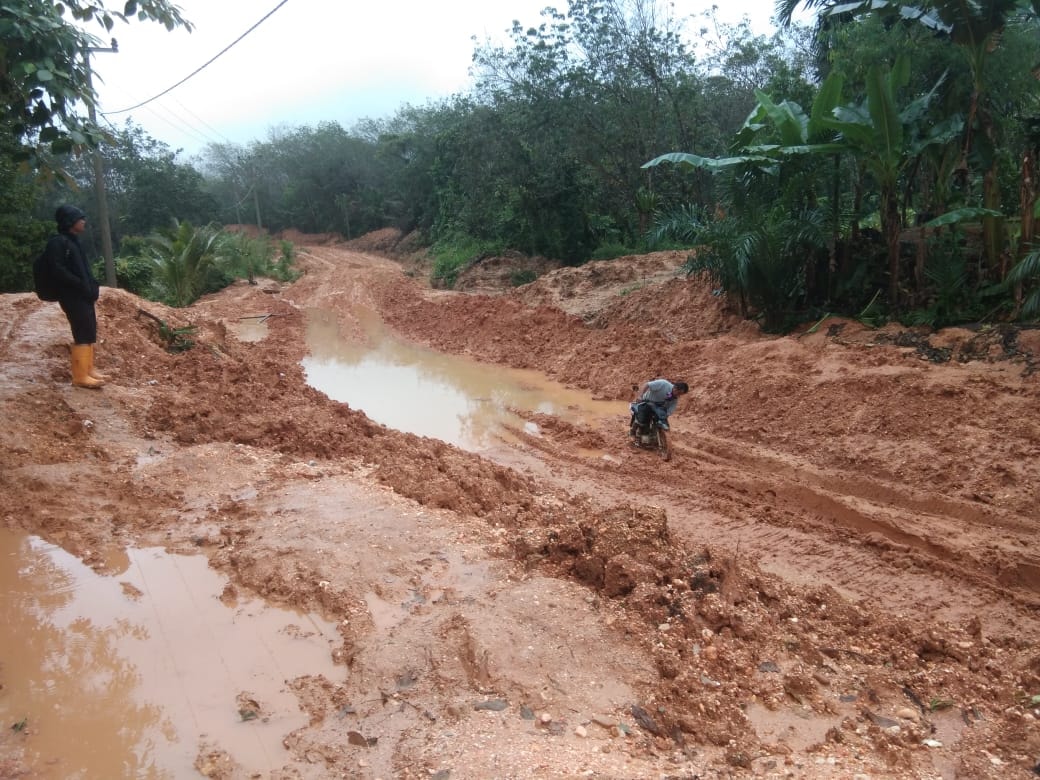 Masyarakat Jalur Kuning Blokade PSPI Akibat Merusak Jalan dan Tidak Patuh MOU