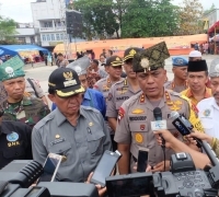 Bupati Inhil Dan Kapolda Riau Bagikan 400 Sembako Dan 500 Sertifikat Tanah Gratis