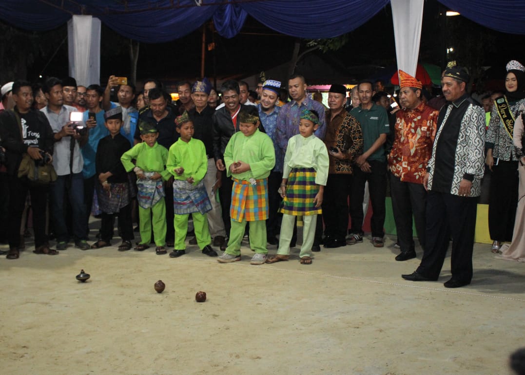 Festival Gasing Internasional Kedua Dibuka Gubernur Riau