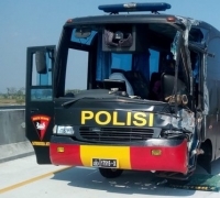 Bus Dinas Polri Tabrak Truk, 1 Meninggal Dunia dan 5 Luka-luka