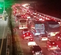 Arus Balik Libur Natal, Lalu Lintas Tol Japek Arah Jakarta Padat