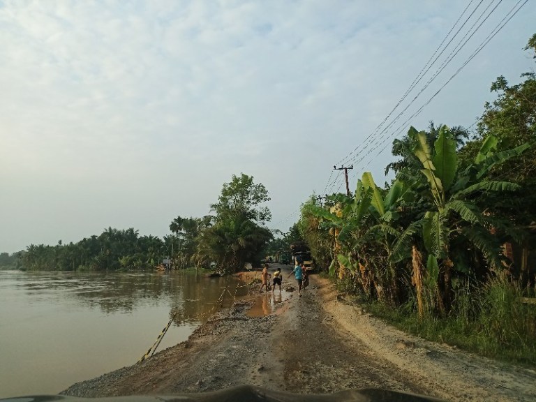 Jalur Rengat-Tembilahan Hampir Putus, Pemprov Riau Cuek