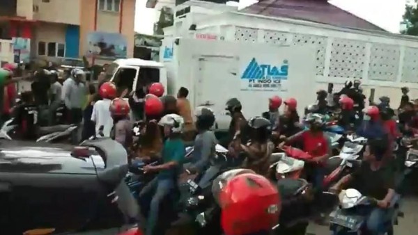 Viral Pengantar Jenazah Pukul Pengendara karena Jalannya Dihalangi