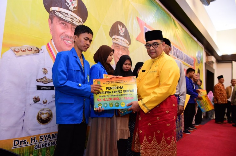Tahun Ini 1.422 Mahasiswa Kurang Mampu Terima Bansos Pendidikan Pemprov Riau
