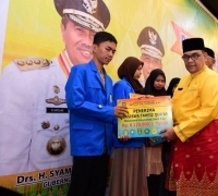 Tahun Ini 1.422 Mahasiswa Kurang Mampu Terima Bansos Pendidikan Pemprov Riau