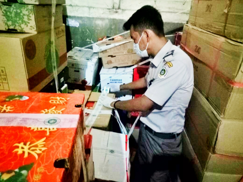 Ratusan Kotak Buah Impor Ilegal dari Malaysia Diamankan Bea Cukai dan Barantan Wilker Selatpanjang