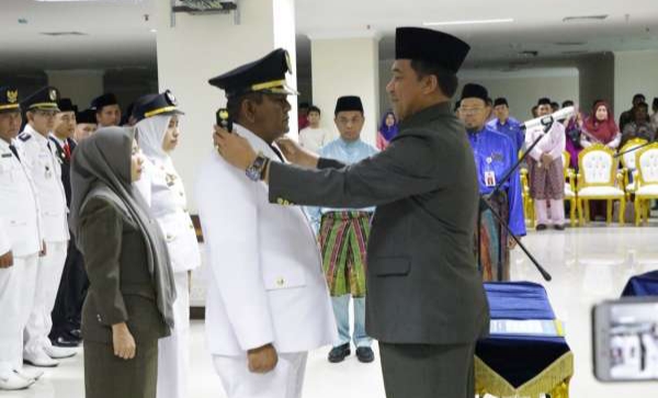 Sekda Kota Pekanbaru, Drs. H.M Noer MBS, SH, M.Si, MH saat melantik 271 pejabat dilingkungan Pemerintah Kota Pekanbaru
