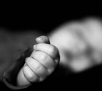 Tali Pusar Terikat Rafia, Bayi Mungil di Pekanbaru Dibuang di Warung