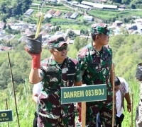 Cegah Banjir dan Longsor, Korem 083/Baladhika Jaya Tanam Rumput Vertiver