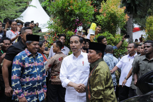 Masyarakat Teluk Lanus Terima SK Pemanfaatan Hutan Desa Seluas 3.580 Hektar dari Presiden