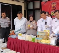 Polisi Bongkar Produksi Kosmetik Ilegal di Bandung Beromzet Rp35 Juta per Bulan