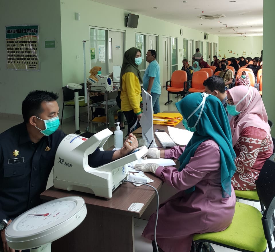 Pastikan Dirinya Sehat, Sekwan DPRD Pekanbaru Cek Kesehatan di RSUD Madani