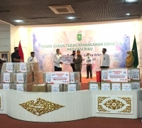 PERTAMINA Bersama Tim SATGAS BUMN Peduli Penanganan Coivd-19 Riau Serahkan Bantuan APD