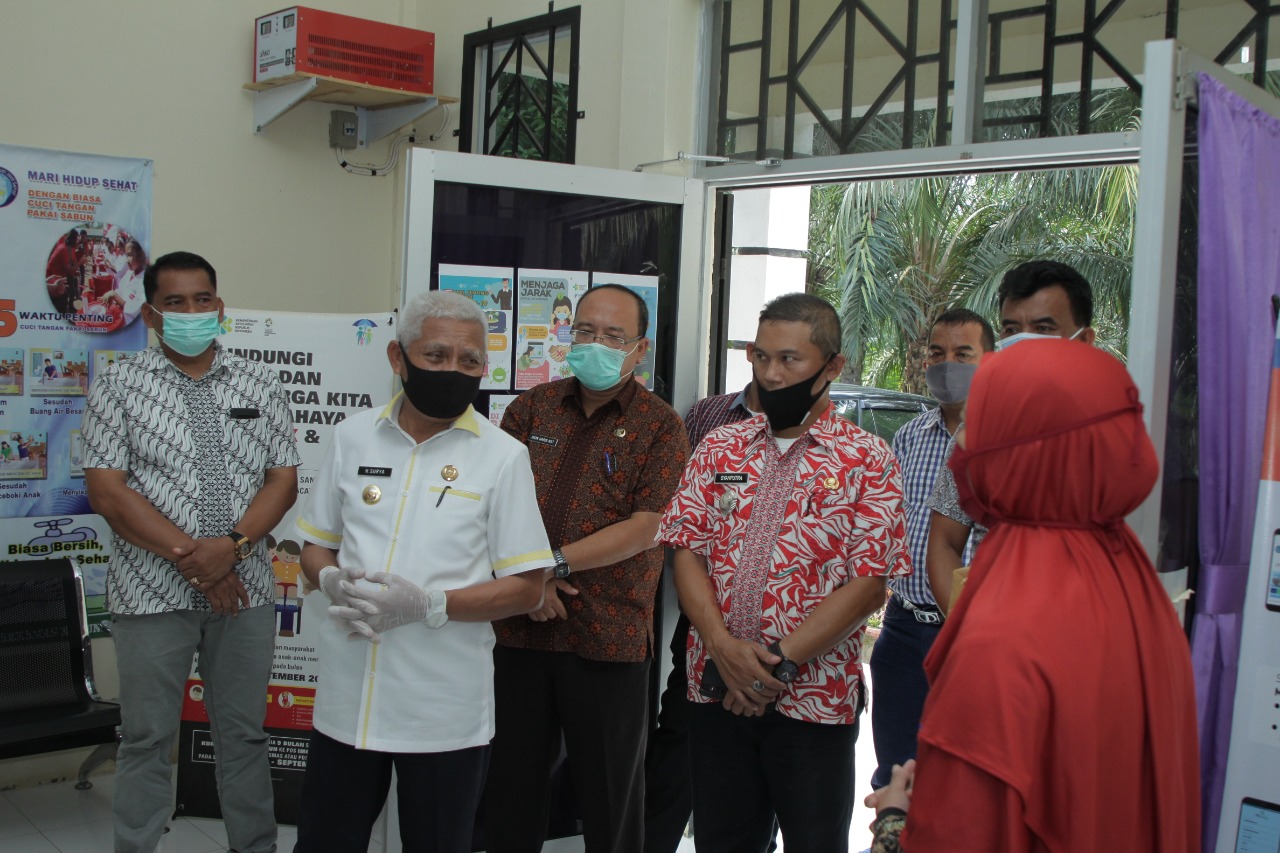 Bupati Asahan Serahkan Bantuan APD dari Provsu Kepada Puskesmas se-Kabupaten Asahan.