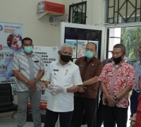 Bupati Asahan Serahkan Bantuan APD dari Provsu Kepada Puskesmas se-Kabupaten Asahan.