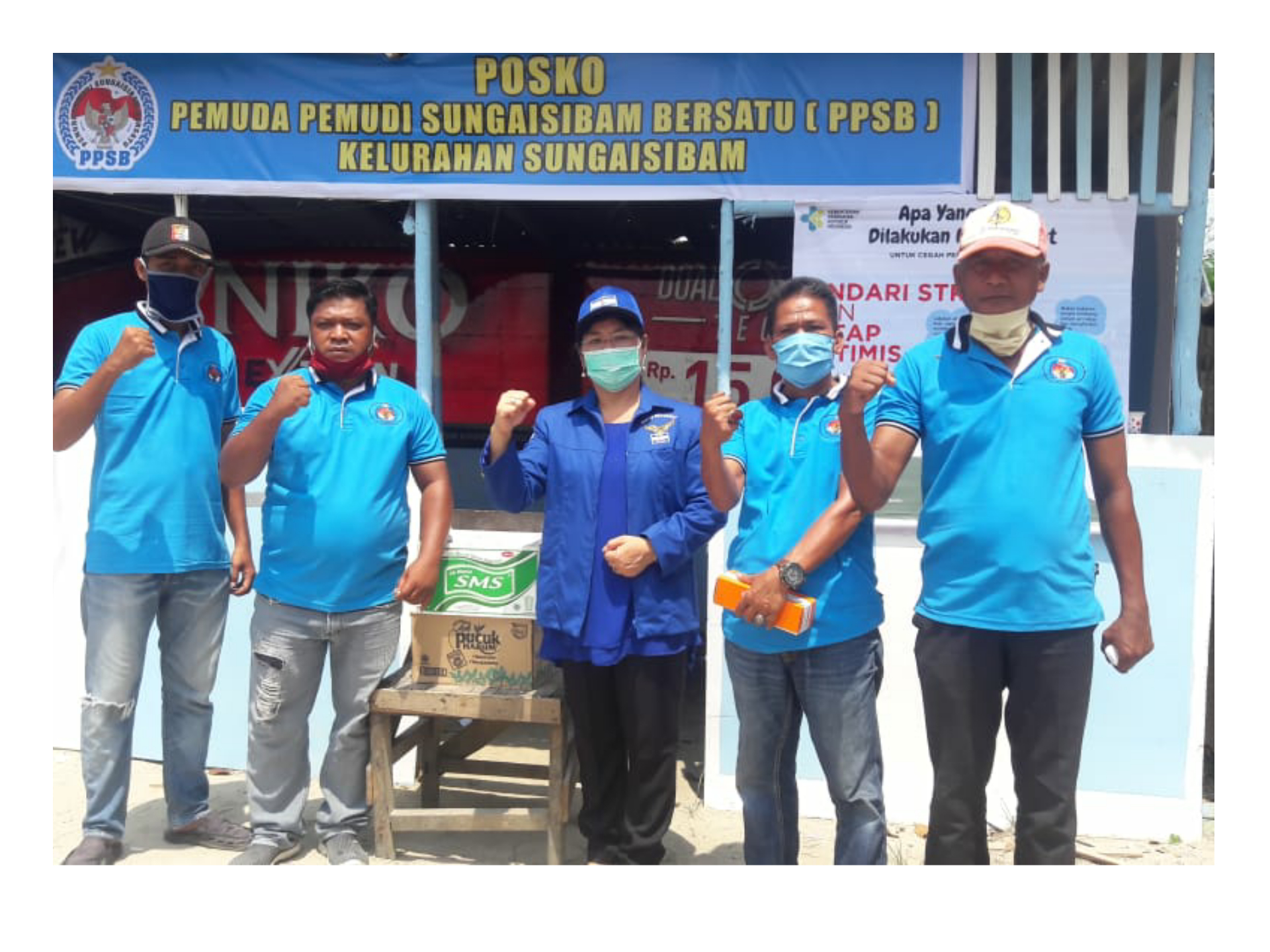 Anggota DPRD Pekanbaru Jepta Sitohang Bantu Pemuda dan Warga Sei Sibam Vitamin, Masker dan Minuman