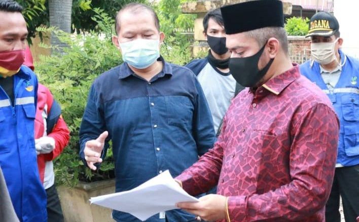 Ketua DPRD Pekanbaru Turun Kelapangan Awasi Penyaluran Bantuan Sembako