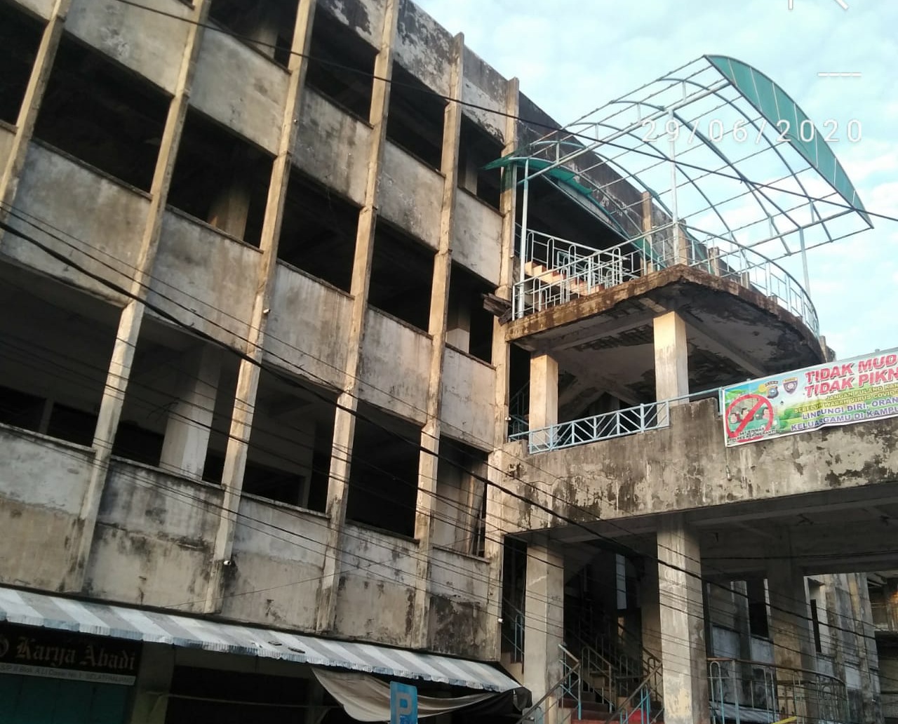 Kondisi Bangunan Plaza Senampangan 