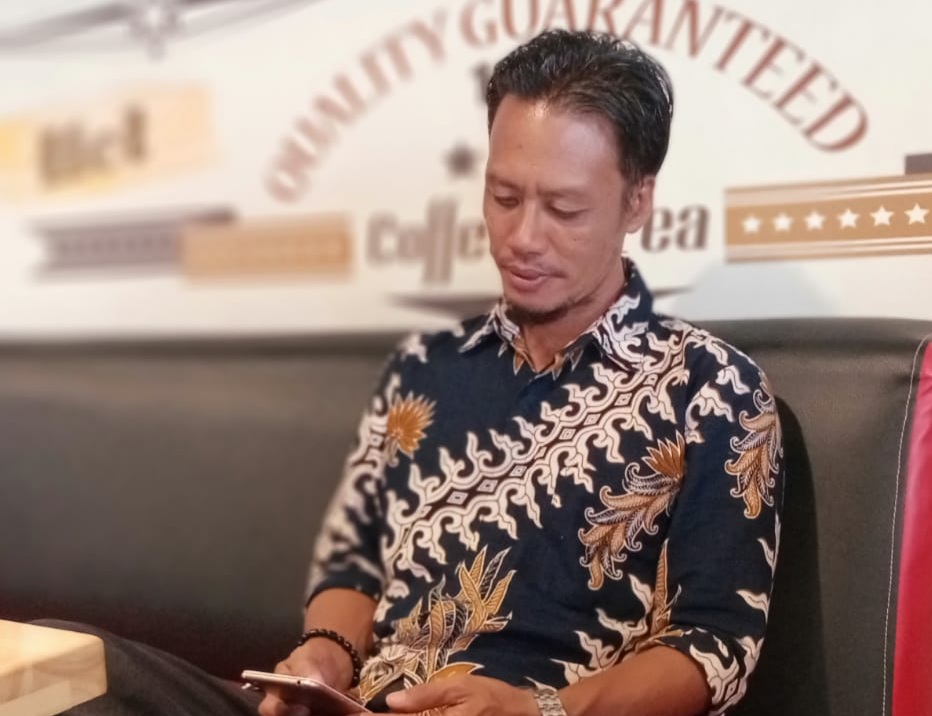 Saat diskusi santai dengan GNPK RI Kabupaten Pelalawan : Bawaslu dan Pemilukada harus Bersih dan Jurdil Abdul Murat S.IP