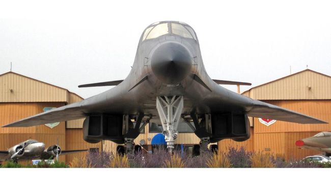AS Kirim 4 Jet Pembom B1-B Lancer ke Rusia Sebagai Peringatan Pesawat Jet B1 Bomber 169 (James St. John via Wikimedia Commons CC-BY-2.0)