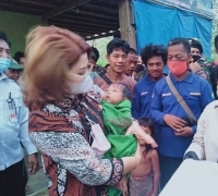 Ketika Perempuan Orang Rimba Marahi Rombongan Mensos Gara-gara Ingin Ambil Foto