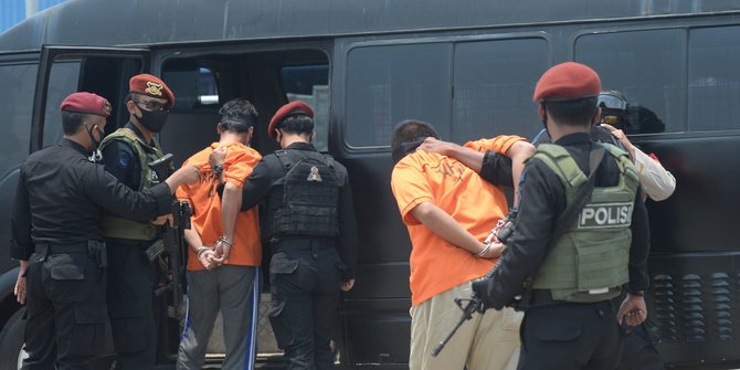 Pengamanan 22 Teroris Jaringan Jatim. ©2021 merdeka.com/imam buhori
