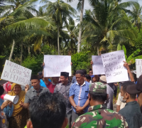 Tuntut operasional 24 Jam, FMKK gelar unjuk rasa depan kantor PLN Kuala Kampar