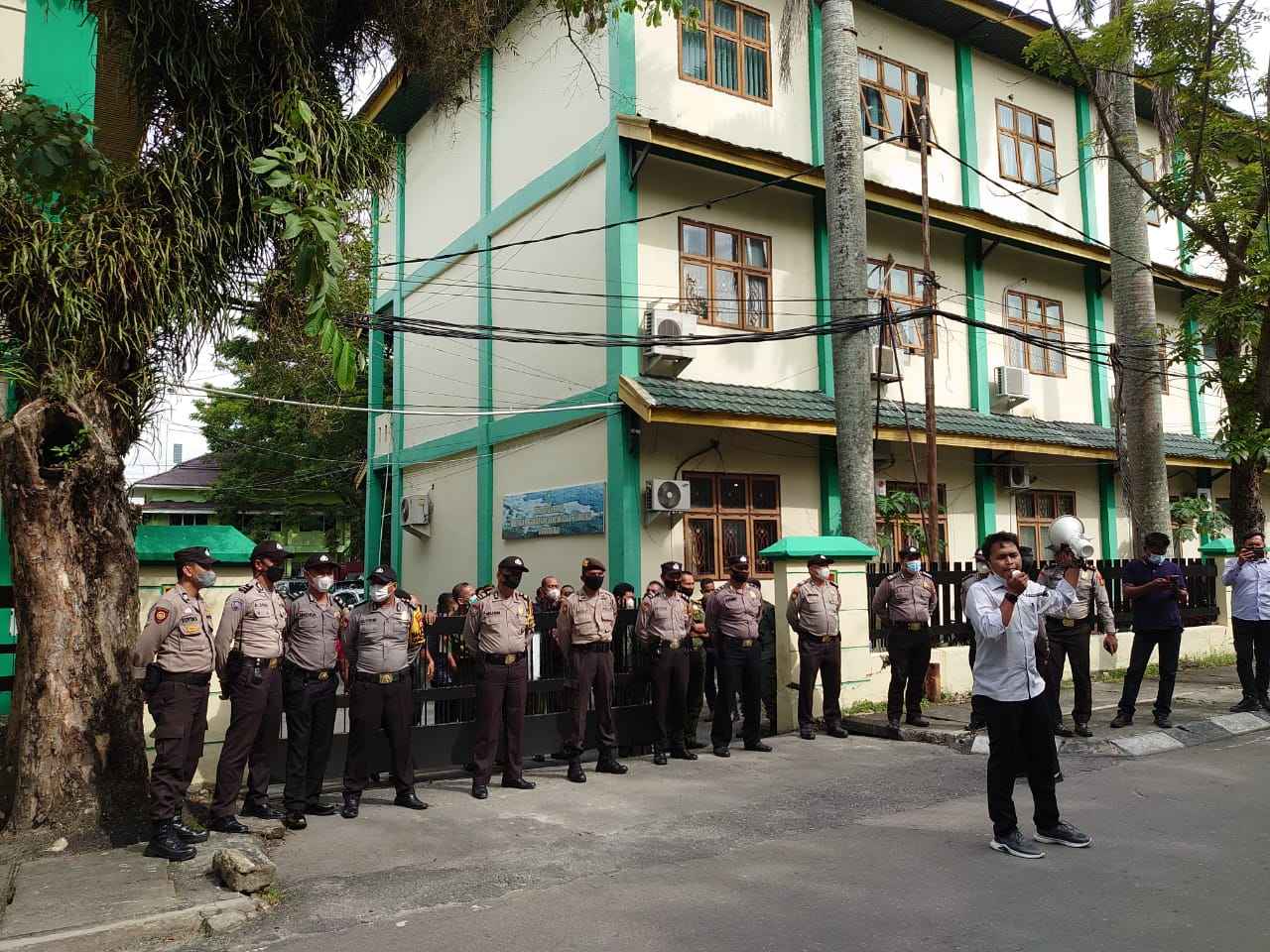 Selari Minta PT Hutahaean Ditutup