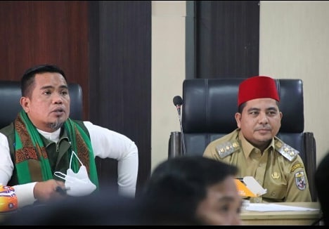 (Bupati Pelalawan H. Zukri Misran dan Wakil Bupati Pelalawan H. Nasarudin, SH, MH)   