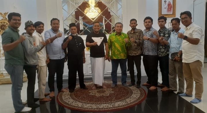 Foto H. Zukri Misran, Kazzaini KS, Datuk M Nasir Penyalai,T, Kespandiar Abdul Murat, S.IP Ketua GNPK RI Pelalawan, Said Abu Sopian, SH Tokoh Muda Pelalawan, Wan Andi Gunawan Ketua Tunas Muda Pelalawan, dan Aktifis Kuala Kampar