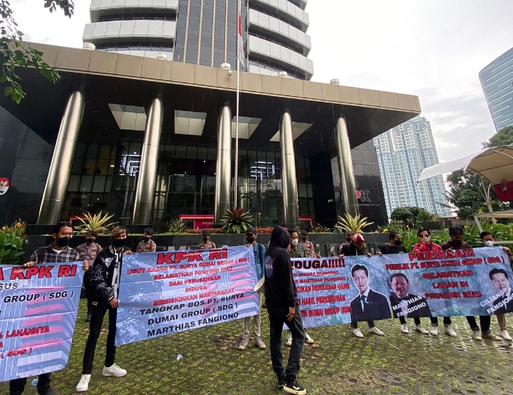 Turun Demo Lagi, Permarindra Tantang KPK RI Periksa Ciliandra Fangiono Atas Dugaan Penguasaan Lahan Diluar HGU PT Surya Dumai Group Permarindra ketika menggelar aksi di Gedung KPK RI Jakarta (Foto Dok.Istimewa)