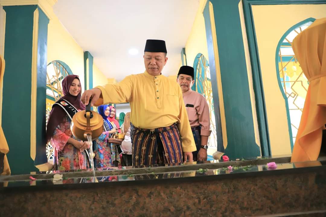 Sekdako Dampingi Pj.Walikota Ziarah Ke Makam Pendiri Kota Pekanbaru
