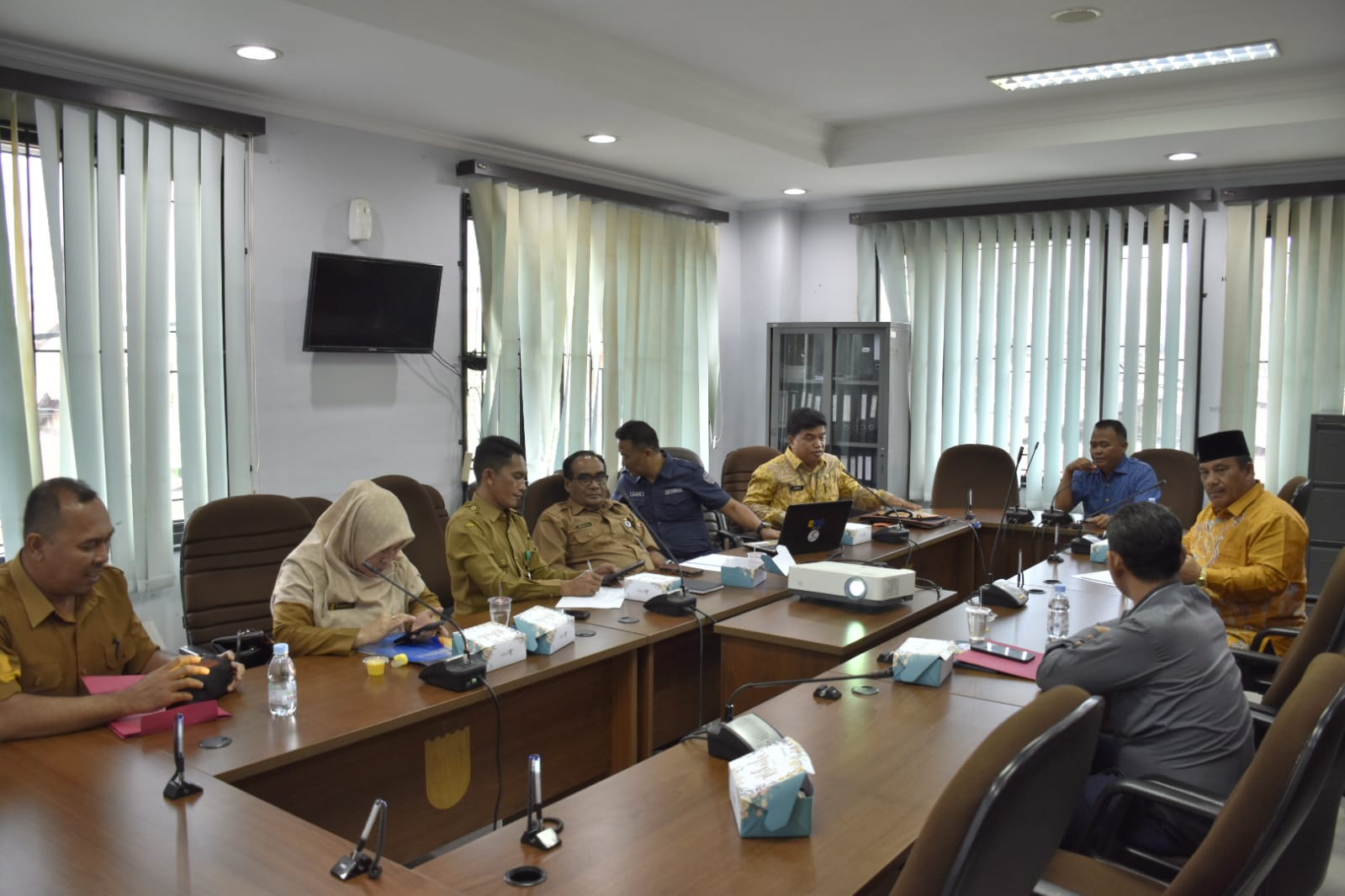Komisi III Dengar Keluhan Disdik saat Hearing