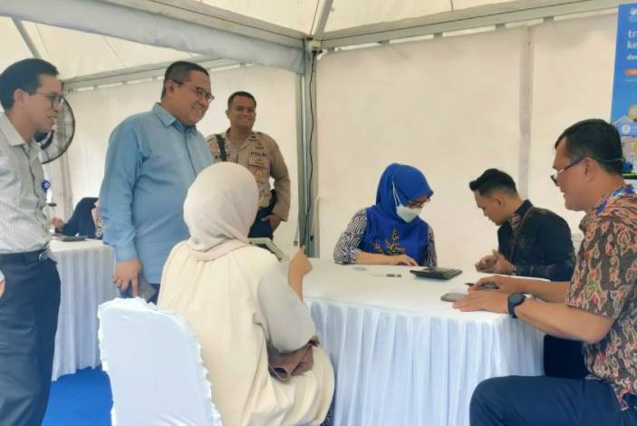 Warga Pekanbaru Antusias Tukar Uang Pecahan Baru di Bank Indonesia, Maksimal Rp3,8 Juta/Orang