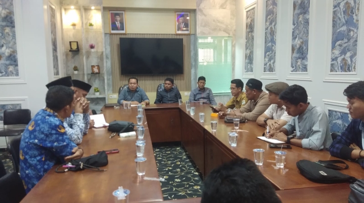 Telkomsel Tak Hargai Masyarakat Kuala Kampar Dan DPRD Pelalawan Suasana Hearing FMKK bersama Komisi III DPRD Pelalawan