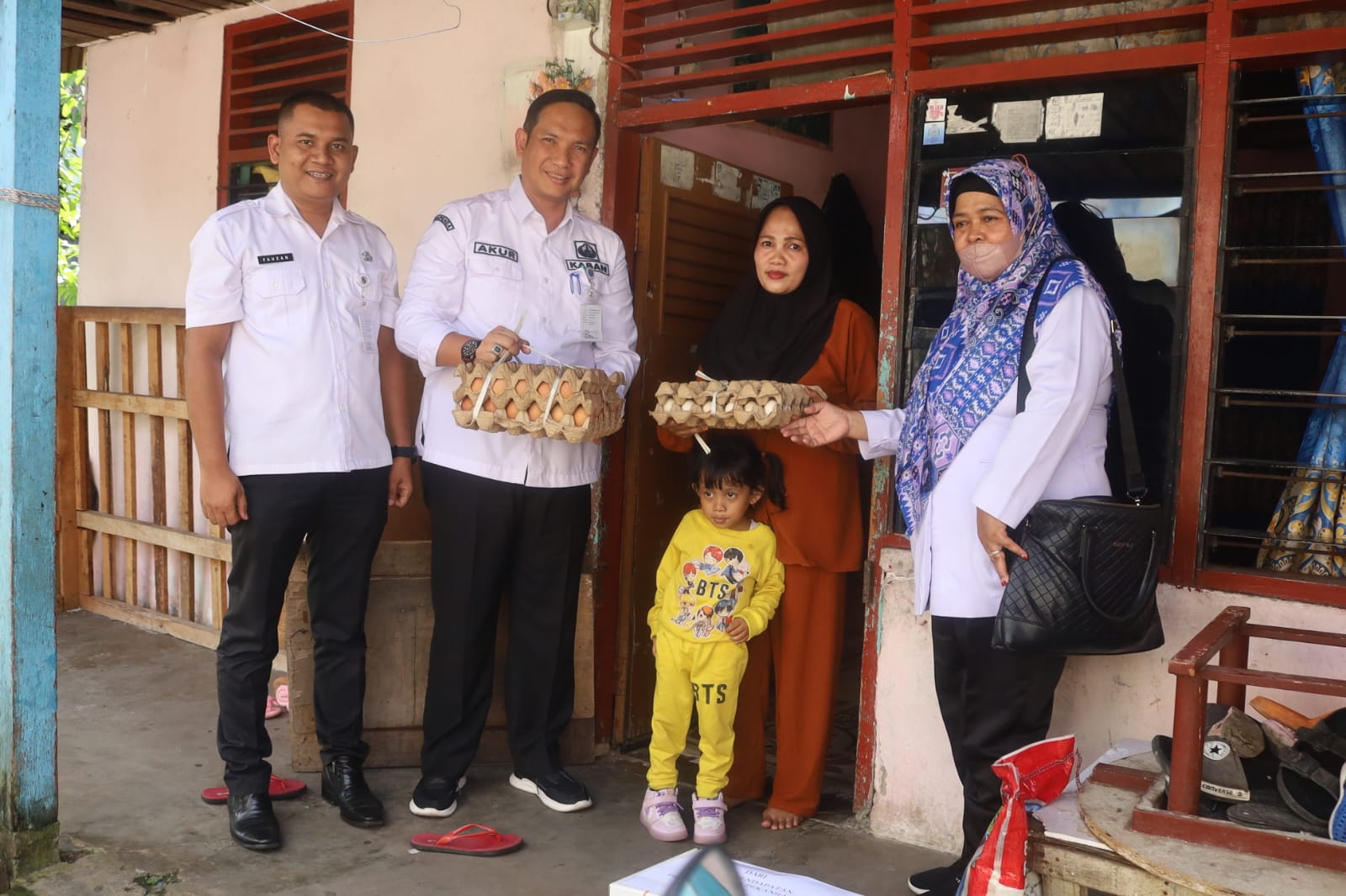 Kabapenda Alek Kurniawan, SP, M.Si bersama Tim Punyuluh Percepatan Penurunan Stunting Kota Pekanbaru Menyalurkan Program BAAS Kedua Kalinya